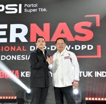 Kaesang Pasangkan Jaket di Momen Rakernas, RMS Resmi Gabung PSI