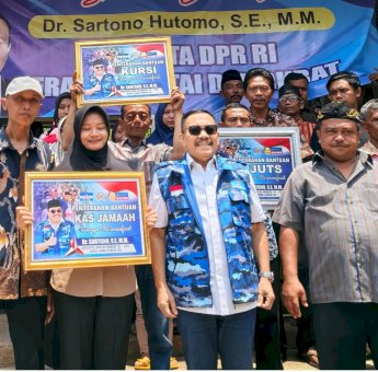 Sartono Salurkan berbagai Bantuan dalam Kegiatan Sosialisasi UU No. 43 Tahun 2007