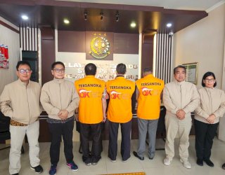 OJK Serahkan Tersangka Tindak Pidana Perdagangan Saham PT Swat