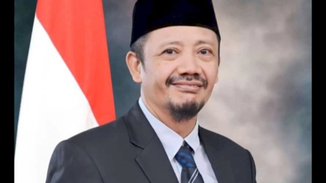 Bupati Buton Tengah Dr. Azhari, S.STP, M.Si (Istimewah)