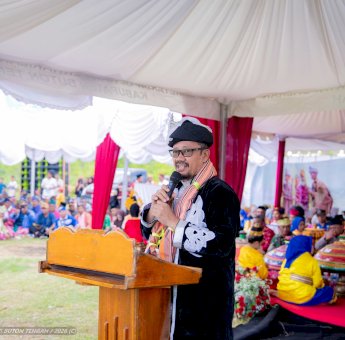 Benteng Terakhir Identitas : Azhari Jadikan Ritual Adat sebagai Tameng Budaya