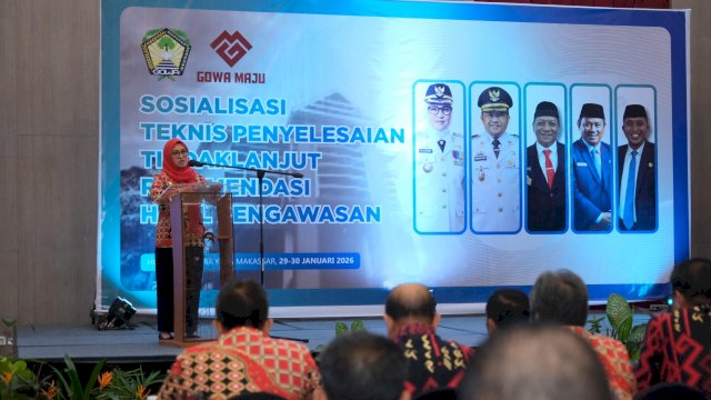 Bupati Gowa, Sitti Husniah Talenrang saat menghadiri Sosialisasi Teknis Penyelesaian Tindak Lanjut Rekomendasi Hasil Pengawasan, di Hotel Gammara Makassar, kemarin. (Dok. Humas Gowa) 