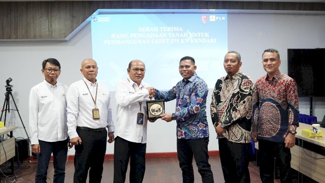 PLN UIP Sulawesi secara resmi menerima hasil pengadaan tanah GITET 275 kV Kendari, kemarin. (Dok. Humas PLN UIP Sulawesi) 