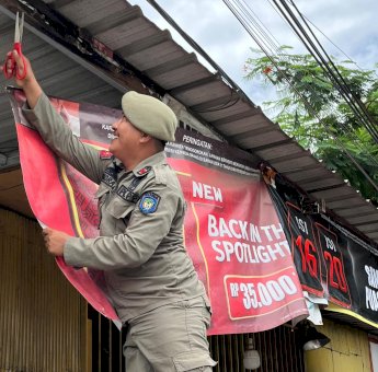 Ciptakan Keindahan Kota, Pemkab Gowa Tertibkan Sejumlah Reklame