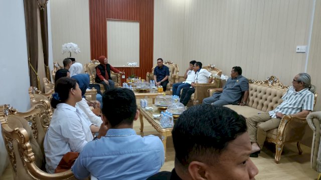 Ketua DWP PAN Sulsel yang juga Bupati Gowa, Sitti Husniah Talenrang saat melakukan konsolidasi bersama pengurus dan kader di Kota Parepare, kemarin. (Dok. Istimewa) 