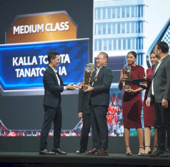 Kalla Toyota Terima Penghargaan di Ajang Toyota Dealer Convention 2026