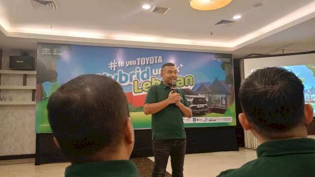 Marketing General Manager, Suliadin, dalam Prescon #to you TOYOTA : Hybrid untuk Lebaran, di Claro Hotel Makassar, Selasa, (24/02/2026). (Dok. Chaerani/Republiknews.co.id) 