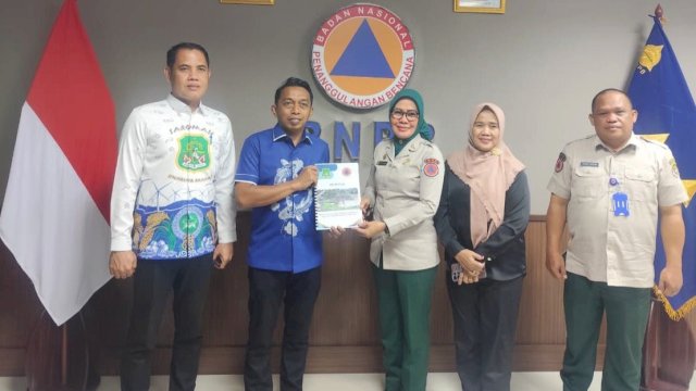 Bupati Sidrap, Syaharuddin Alrif dan Wakil Bupati Sidrap, Nurkanaah melakukan audiensi dengan Kepala BNPB yang diwakili Deputi Bidang Logistik dan Peralatan Andi Eviana di Kantor BNPB, Jakarta, Senin (2/2/2026). (Foto: Istimewa)