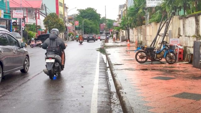 Salah satu ruas jalan di Kota Makassar tampak rapi dan bersih setelah dilakukan penertiban PKL oleh Pemkot Makassar. (Foto: Istimewa)