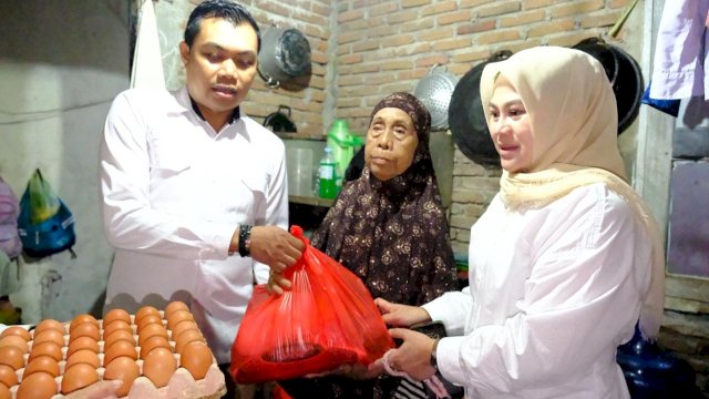 Ketua DPC Gerindra Gowa, Andi Tenri Indah saat menggelar aksi sosial dengan menyasar langsung masyarakat di sejumlah wilayah, Minggu (8/2/2026). (Foto: Istimewa)