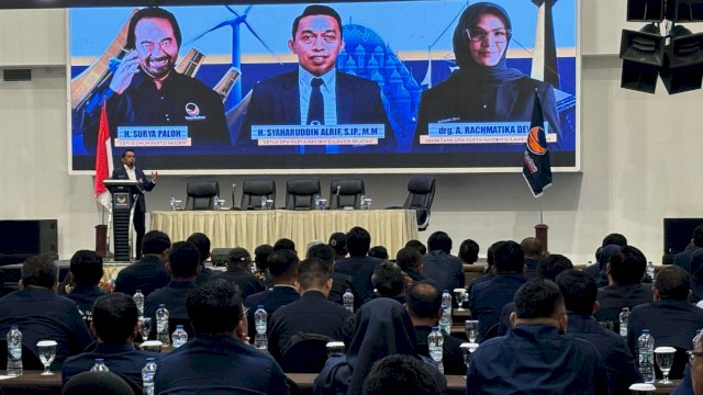 Ketua DPW NasDem Sulsel, Syaharuddin Alrif saat memberikan sambutan dalam rapat konsolidasi DPW NasDem Sulsel di Hotel Claro, Makassar, Jumat (13/2/2026). (Foto: Istimewa)