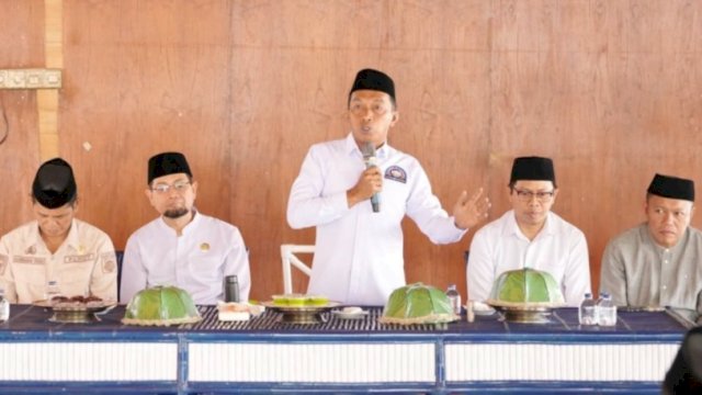 Bupati Sidrap, Syaharuddin Alrif melepas Tim Dakwah Kabupaten di Baruga Rumah Jabatan Bupati, Jalan Daeng Lanto Pasewang, Kelurahan Pangkajene, Kecamatan Maritengngae, Minggu (15/2/2026). (Foto: Humas Pemkab Sidrap)