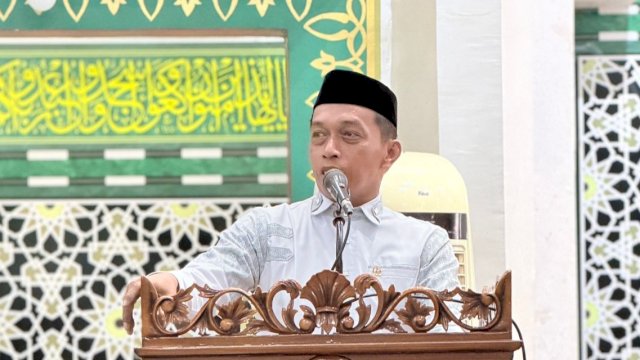 Bupati Sidrap, Syaharuddin Alrif melaksanakan salat Tarawih perdana di bulan suci Ramadan 1447 H di Masjid Agung Sidrap, Kelurahan Lakessi, Kecamatan Maritengngae, Sidrap, Rabu (18/2/2026). (Foto: Istimewa)