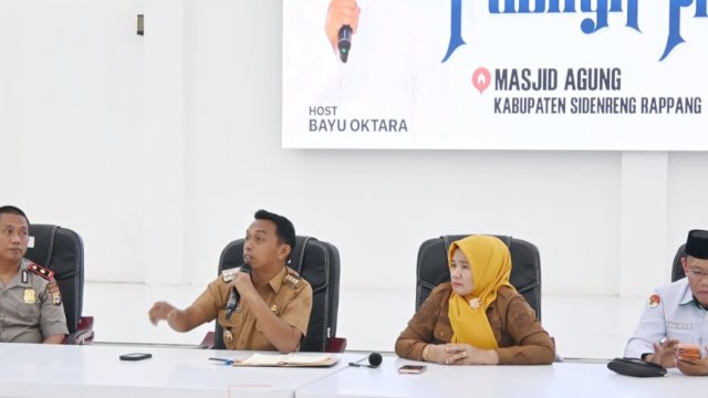 Bupati Sidrap, Syaharuddin Alrif didampingi Wakil Bupati Sidrap, Nurkanaah memimpin rapat persiapan pelaksanaan tabligh akbar, takbiran keliling, dan salat Idulfitri 1447 H/2026 M, Senin (23/2/2026). (Foto: Humas Pemkab Sidrap)