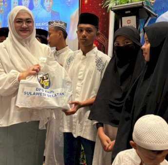 Dirangkaikan Buka Puasa Bersama, Vonny Ameliani Pimpin KNPI Sulsel Beri Santunan Untuk Anak Yatim