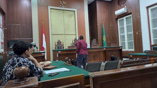 Sidang pra peradilan jurnalis dengan termohon DITRESKRIMUM Kapolda Sulsel di Pengadilan Negeri Makassar terpaksa ditunda. (Dok. Istimewa) 