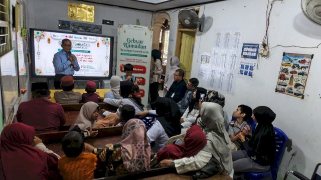 Kepala OJK Sulselbar, Moch Muchlasin saat memberikan sambutan di sela-sela Edukasi Keuangan bagi Disabilitas, di SLB A Yayasan YPKCNI Sulawesi Selatan, di Makassar, kemarin. (Dok. OJK Sulselbar) 
