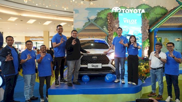 Kalla Toyota kembali merilis kendaraan ramah lingkungan terbarunya yakni New Veloz Hybrid EV, di Atrium TSM Makassar, kemarin. (Dok. Kalla Toyota) 