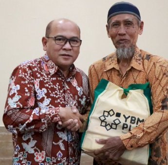 Berbagai di Ramadan, PLN UIP Sulawesi Salurkan 40 Paket Sembako ke Purnabakti