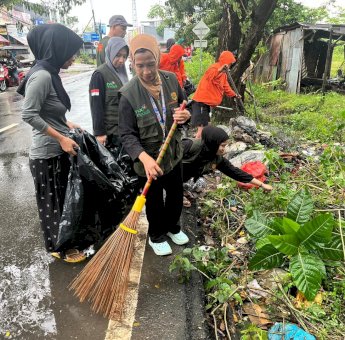 Upaya Cegah Banjir, Relawan Katimbang Bersama PLN UIP Sulawesi Bersih-bersih Drainase