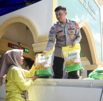 Gerakan Pangan Murah Polres Bulukumba Diserbu Warga, 1,25 Ton Beras SPHP Ludes
