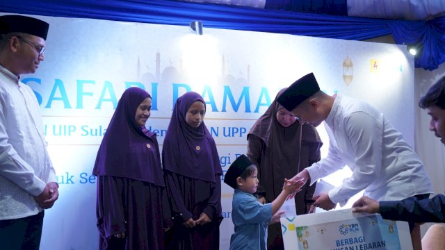 PLN UIP Sulawesi saat berbagi santunan kepada anak Panti Asuhan Khaerunnisa dalam program Safari Ramadan. (Dok. Humas PLN UIP Sulawesi)