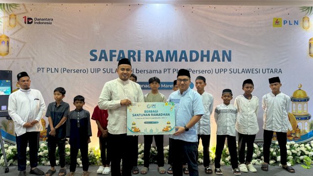 PLN UIP Sulawesi saat berbagai kebaikan di Safari Ramadan dengan memberikan bantuan kepada anak-anak yatim dhuafa dan para santri di Kota Manado, kemarin. (Dok. Humas PLN UIP Sulawesi) 