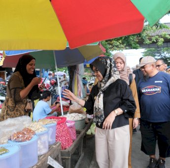 Bupati Gowa Sidak Pasar, Pastikan Harga dan Stok Bahan Pokok Jelang Idulfitri Terjaga