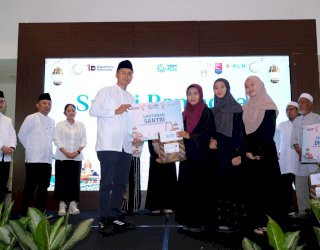 Puluhan Warga Luwuk Banggai Terima Bantuan PLN Group Suluttenggo