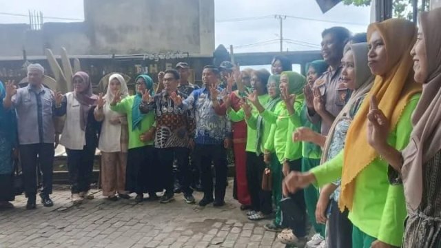 Ket: Wali Kota Parepare, Tasming Hamid mengunjungi Bank Sampak Labukkang