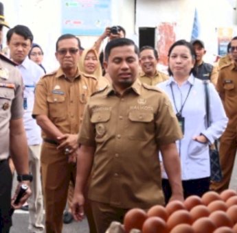Jelang Idulfitri, Wali Kota Parepare Tasming Hamid Pantau Harga Sembako di Pasar Lakessi