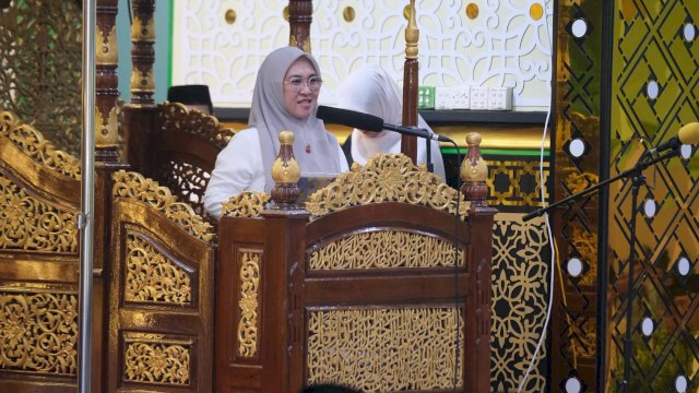 Bupati Gowa, Sitti Husniah Talenrang saat menghadiri Halalbihalal DMI Gowa, di Masjid Besar Bontonompo, kemarin. (Dok. Humas Gowa)