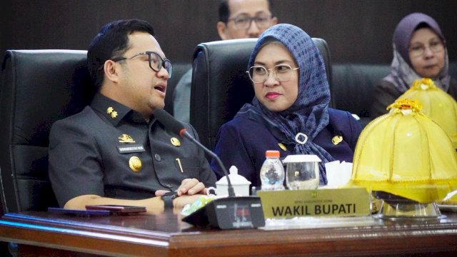 Bupati Gowa, Sitti Husniah Talenrang bersama Wakilnya Darmawansyah Muin saat menghadiri Pemaparan LKPJ Gowa 2025 pada Rapat Paripurna DPRD Gowa, di Ruang Rapat Paripurna Kantor DPRD Gowa, kemarin. (Dok. Humas Gowa)