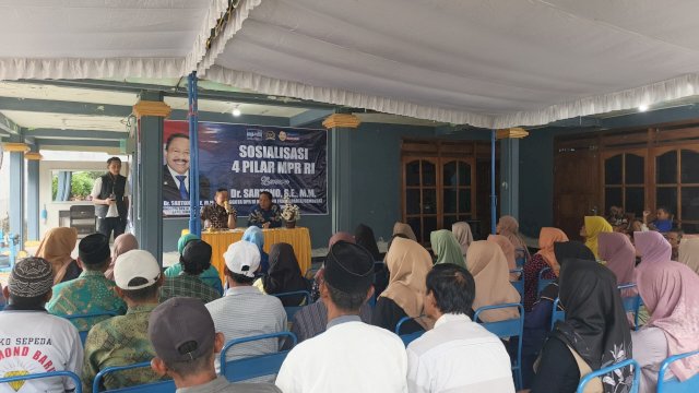Sosialisasi 4 Pilar Kebangsaan di Desa Josari, Sartono Serahkan Bantuan Sembako dan Sarana Desa