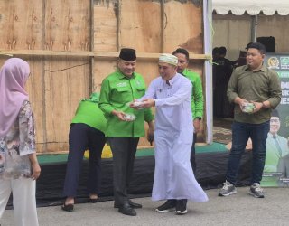 Ramadan Penuh Kepedulian, Deng Ical dan PKB Sulsel Sapa Warga Lewat Aksi Berbagi