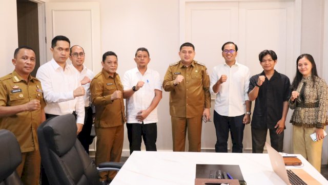 Wali Kota Makassar, Munafri Arifuddin menerima audiensi dari komunitas Trauma Kota terkait rencana kegiatan performance art yang mengangkat isu kejahatan jalanan di Kantor Balai Kota Makassar, Senin (2/3/2026). (Foto: Istimewa)