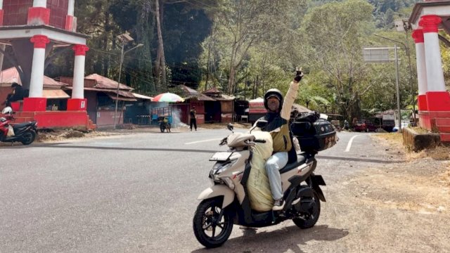 Nikhen Mokoginta berhasil membuktikan ketangguhan Yamaha Gear Ultima saat berkeliling Nusantara. (Foto: Istimewa)