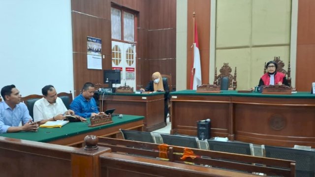 Tim Pengacara LBH Pers Makassar mengajukan permohonan praperadilan dalam kasus dugaan tindakan kekerasan terhadap jurnalis LKBN Kantor Berita Antara, Muh Darwin Fatir. (Foto: Istimewa)