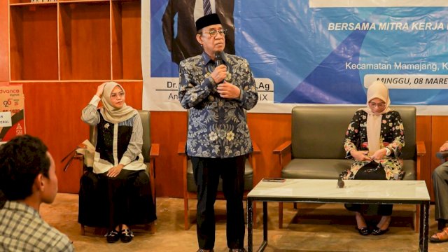 Anggota Komisi IX DPR RI, Ashabul Kahfi saat menyosialisasikan program Makan Bergizi Gratis (MBG) di Cafe Vaan In Sky Tamarunang, Kecamatan Mamajang, Makassar, Sulawesi Selatan, Minggu (8/3/2026). (Foto: Istimewa)