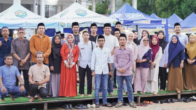 KPU Soppeng menggelar aksi pembagian takjil gratis yang dirangkaikan dengan Sosialisasi Pemutakhiran Data Pemilih Berkelanjutan (PDPB), Selasa (10/3/2026). (Foto: Istimewa)