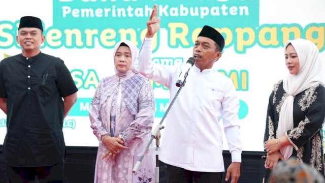 Bupati Sidrap, Syaharuddin Alrif saat memberikan sambutan dalam acara buka puasa bersama tokoh masyarakat, akademisi, politisi, dan mahasiswa asal Sidrap di Mess Pemda Sidrap, Jalan Bau Mangga, Makassar, Sabtu (14/3/2026). (Foto: Humas Pemkab Sidrap)