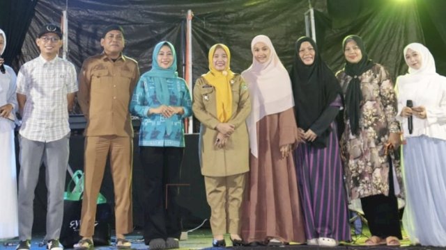 Wakil Bupati Sidrap, Nurkanaah secara resmi menutup pelaksanaan Saromase Ramadhan Fair 2026 di pelataran Monumen Ganggawa, Pangkajene, Kecamatan Maritengngae, Sidrap, Senin (16/3/2026) malam. (Foto: Humas Pemkab Sidrap)