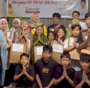 Bentuk Kepedulian, Ketua TIDAR Sulsel Vonny Ameliani Berbagi Baju Lebaran ke Anak Yatim