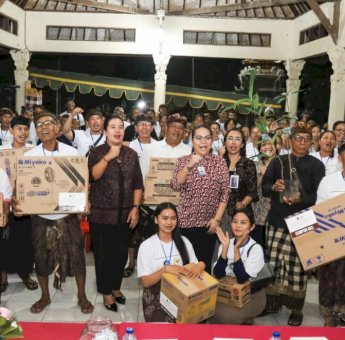 Charles Honoris Dorong Penguatan Edukasi Gizi Melalui Program MBG di Desa Selan Bawak Tabanan