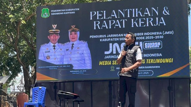 Bupati Sidrap, Syaharuddin Alrif saat menghadiri pelantikan Pengurus Cabang Jaringan Media Siber Indonesia (JMSI) Kabupaten Sidrap periode 2026-2031 di Pelataran Monumen Ganggawa, Pangkajene, Minggu (29/3/2026). (Foto: Istimewa)