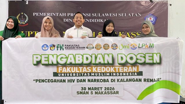 Fakultas Kedokteran (FK) Universitas Muslim Indonesia (UMI) melaksanakan kegiatan pengabdian dosen yang berlangsung di ruang Aula Serbaguna SMAN 5 Makassar, Senin (30/3/2026). (Foto: Istimewa)
