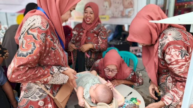 Alfamidi Cabang Makassar berkolaborasi dengan Puskesmas Samata, Kabupaten Gowa, menggelar Edukasi Keluarga Balita bertema &ldquo;Nutrisi Tepat untuk Anak Sehat&rdquo; pada Kamis (26/2/2026). (Foto: Istimewa)