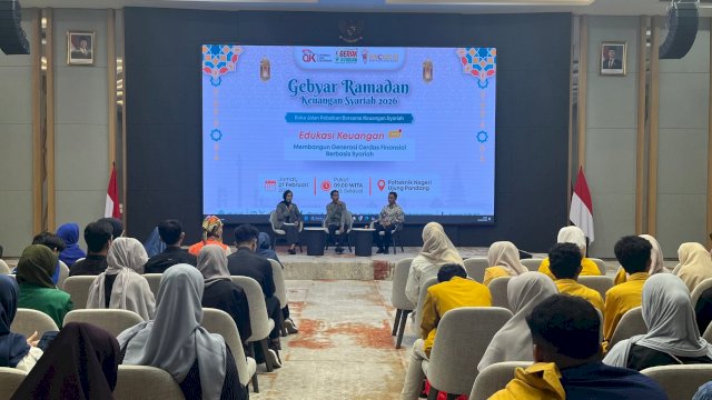 OJK Sulselbar menggelar Edukasi Keuangan kepada Komunitas yang berlangsung di Ballroom Kantor OJK Sulselbar, Makassar, kemarin. (Dok. Humas OJK Sulselbar) 