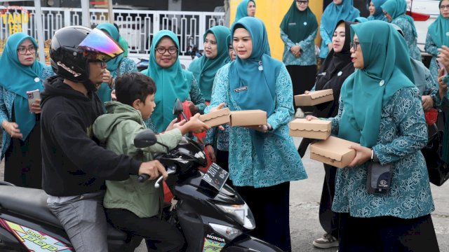 Ket: PKK Parepare berbgai Takjil