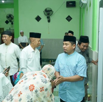Safari Ramadan Pemkot Parepare Berlanjut, Tasming Hamid Serahkan Bantuan ke Masjid Ni’matul Asri